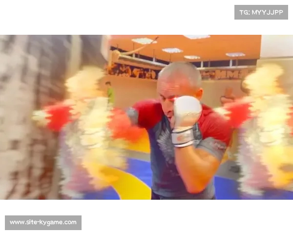 俄罗斯格斗选手顺德适应性训练团队合作模拟攻防策略提升实战能力